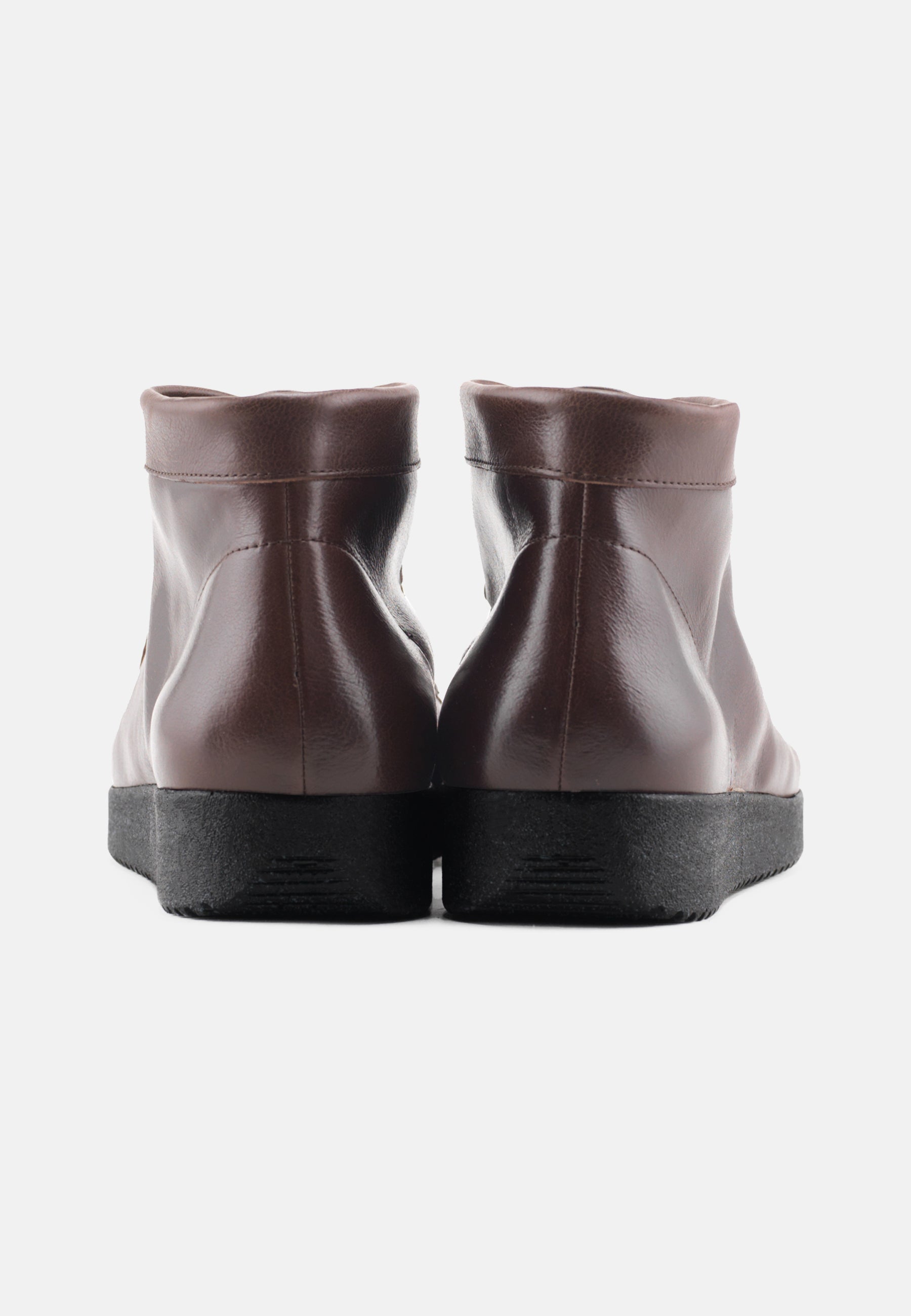 Nature Footwear Anton Snørestøvle Oil Suede Læder farve Coffee med sort sål i PU