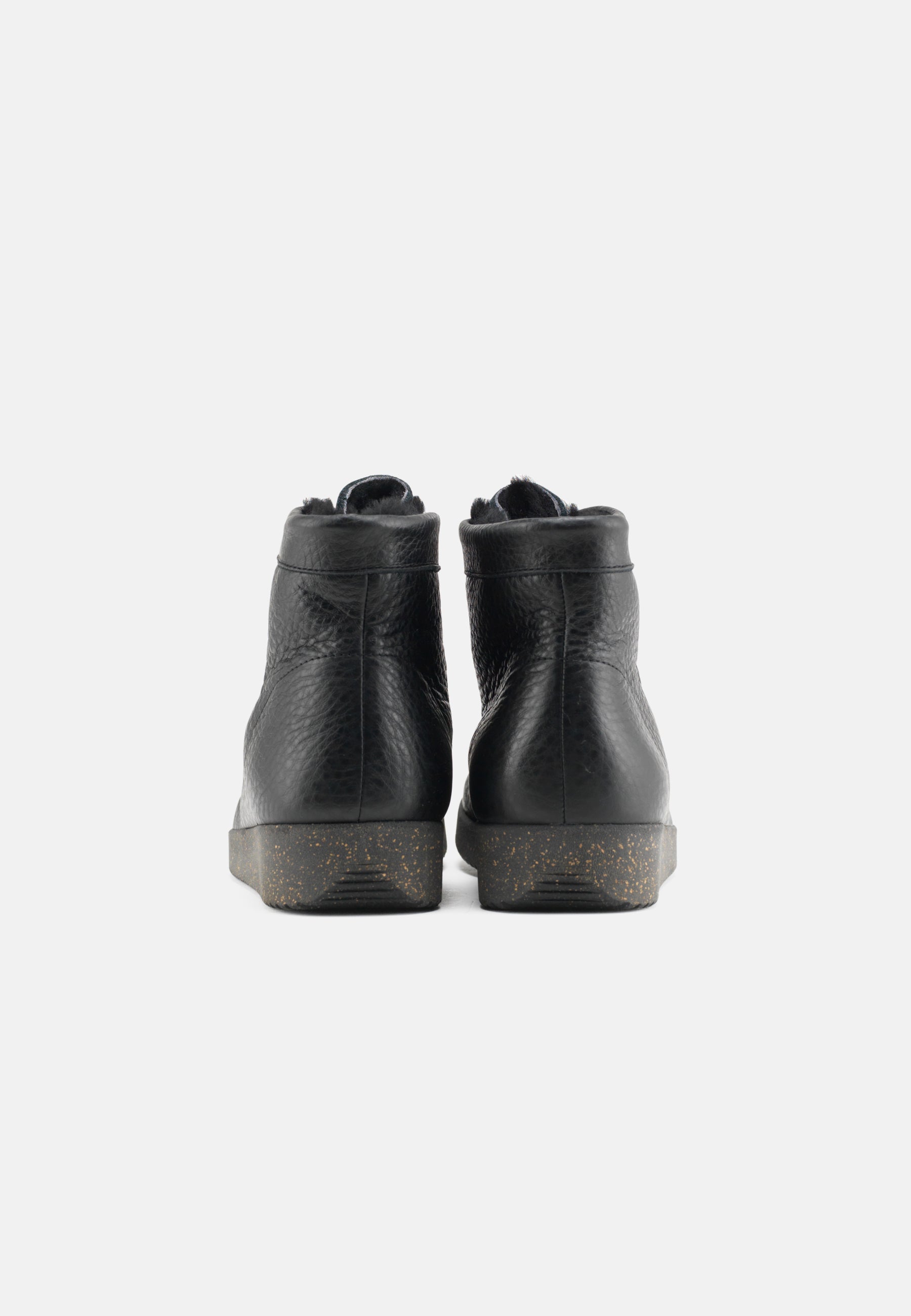 Nature Footwear Asta varmforet Snørestøvle Læder i farve Black med lammeskindsfor og ydersål af naturgummi med korkrester