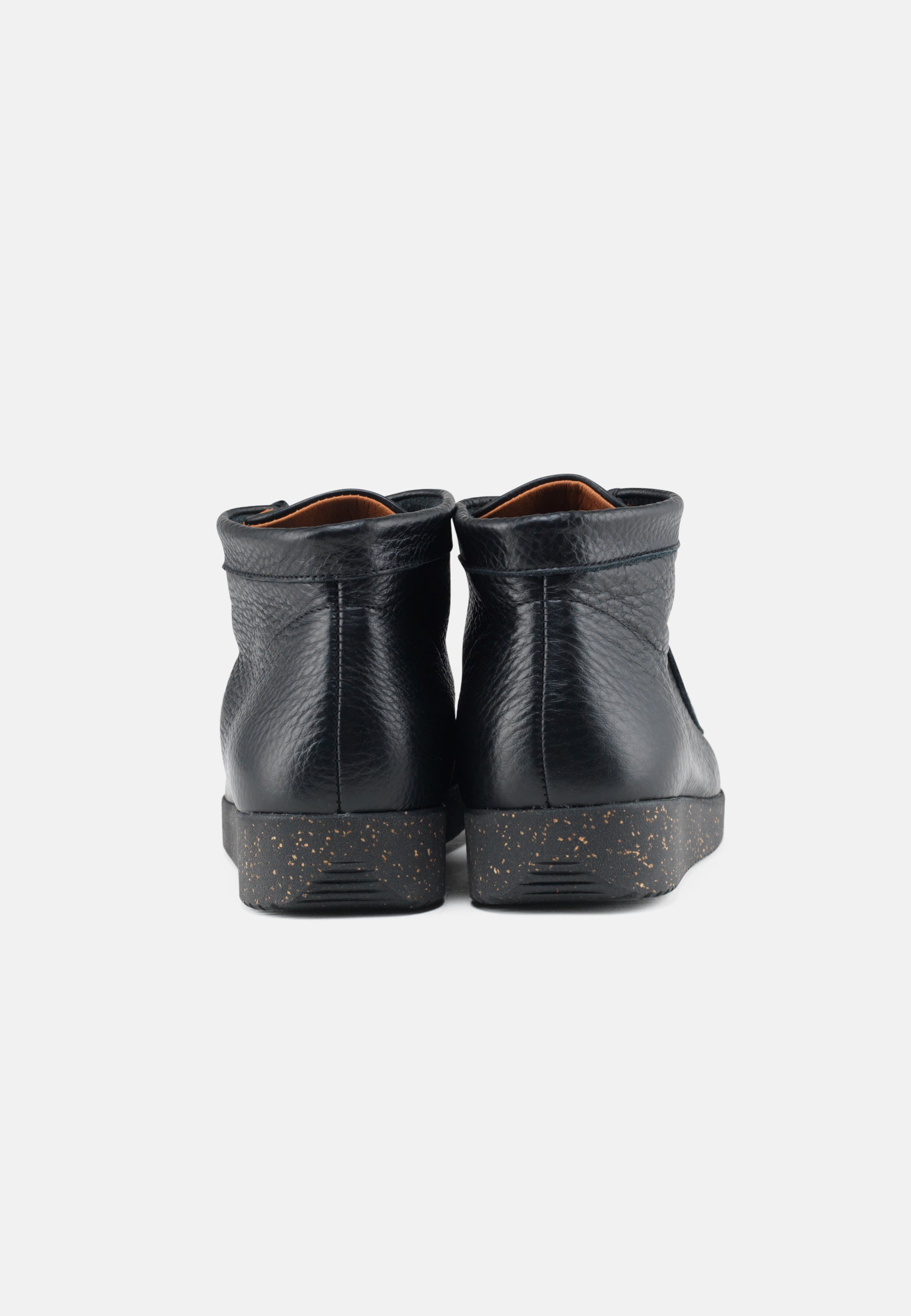 Nature Footwear Emma Snørestøvle Læder i sort ydersål i sort naturgummi med korkrester 