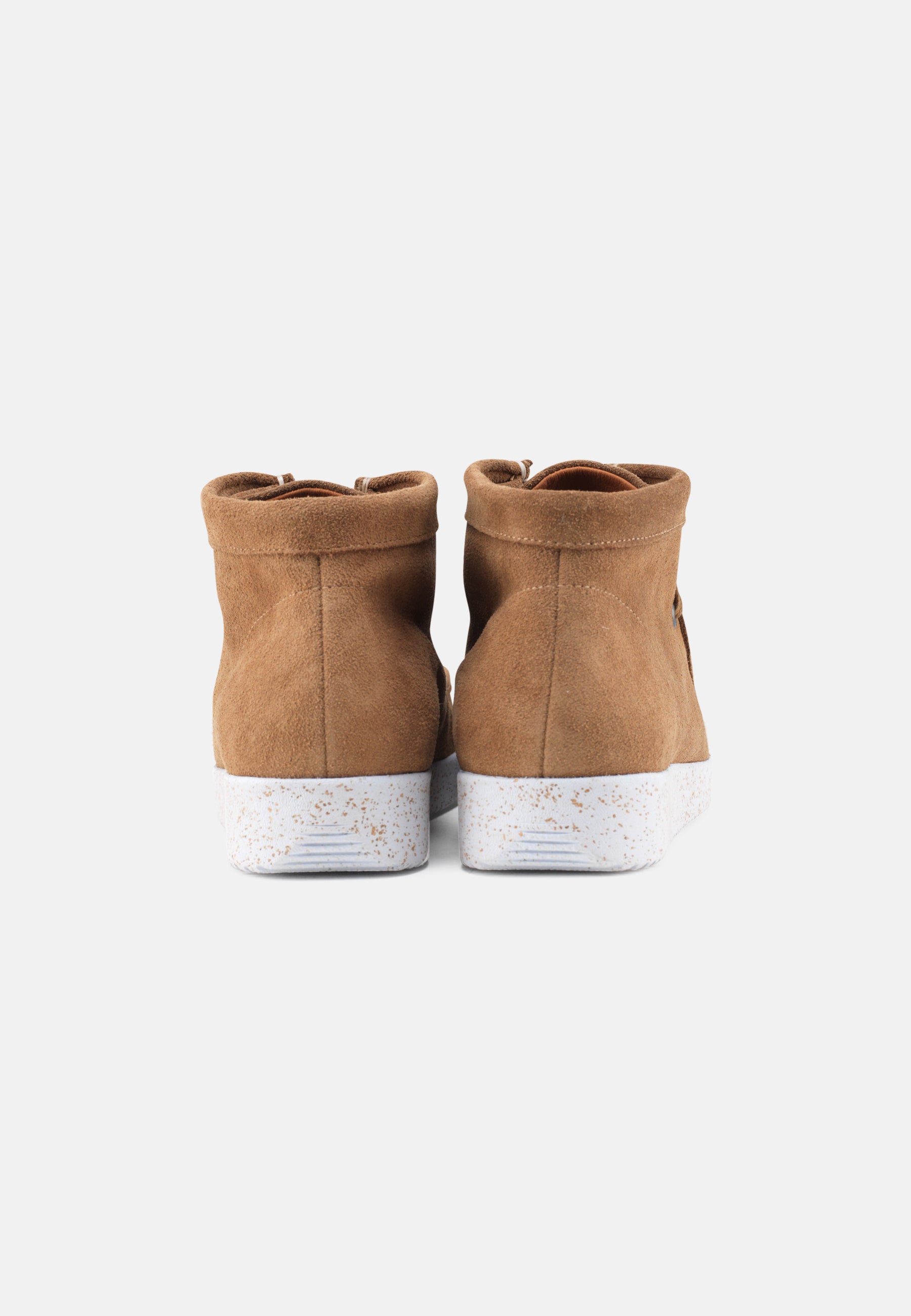 Nature Footwear Emma Snørestøvle Suede Læder farve Toffee med ydersål i hvid naturgummi med korkrester 