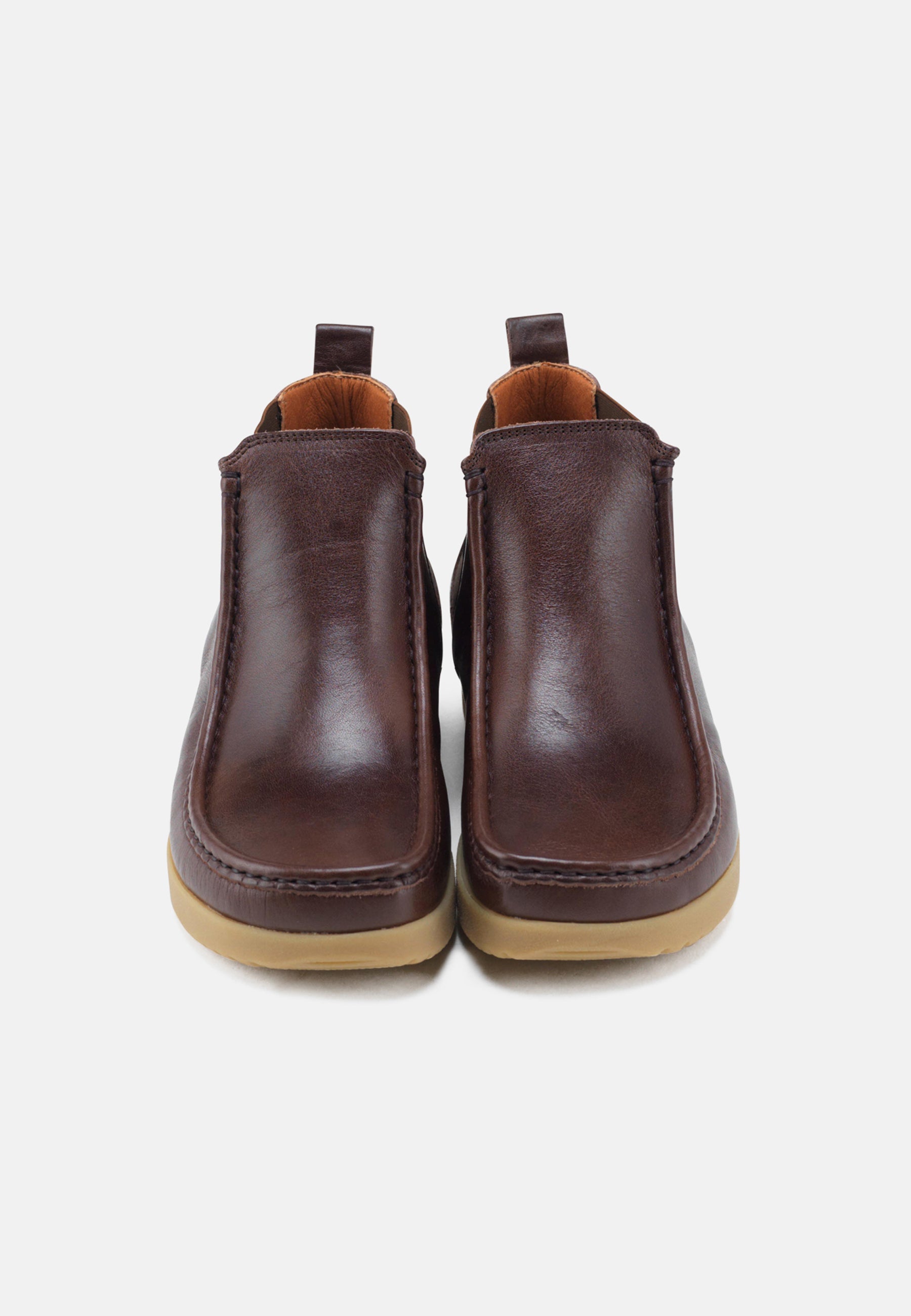 Nature Footwear Ester Støvle med elastik I siderne Læder farve Coffee med ydersål af naturgummi. 