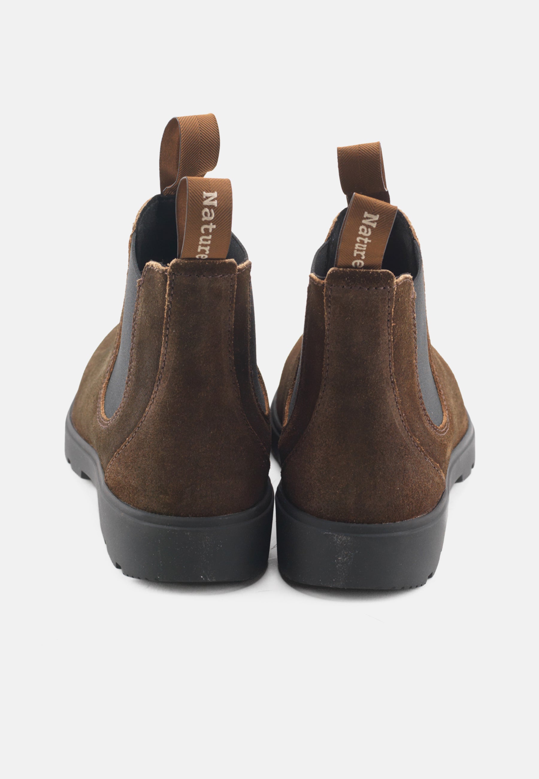 Nature Footwear Gorm Støvle med elastik i siderne i Oil Suede læder farve Mahogany med sål af naturgummi