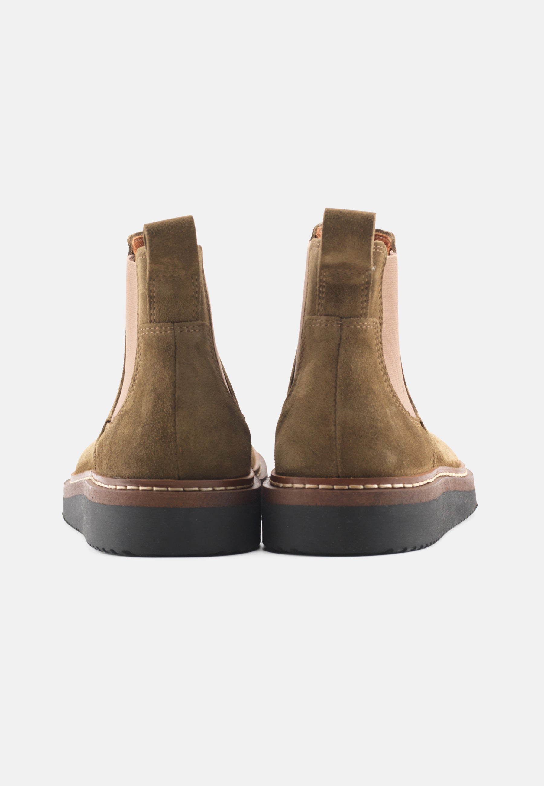 Nature Footwear Gry Støvle med elastik I sidderne Suede læder farve Olive med ydersål af naturgummi med læderrand 