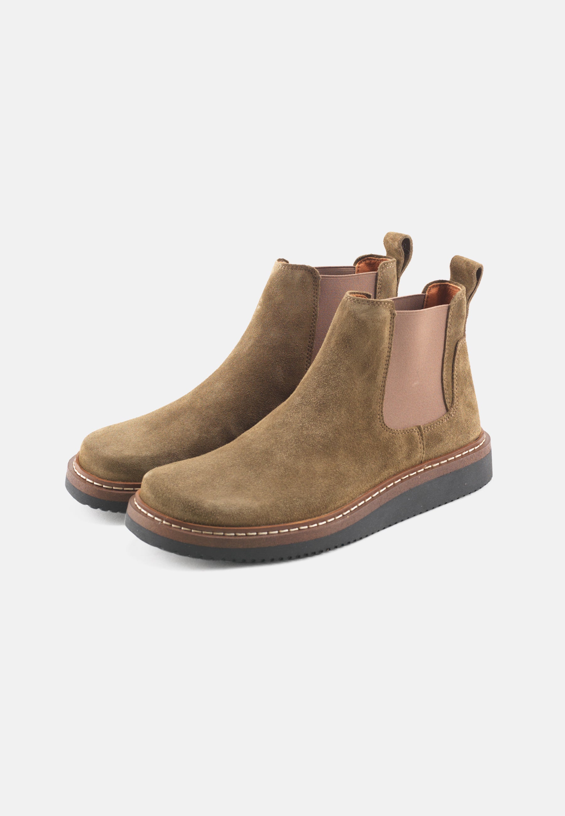 Nature Footwear Gry Støvle med elastik I sidderne Suede læder farve Olive med ydersål af naturgummi med læderrand 