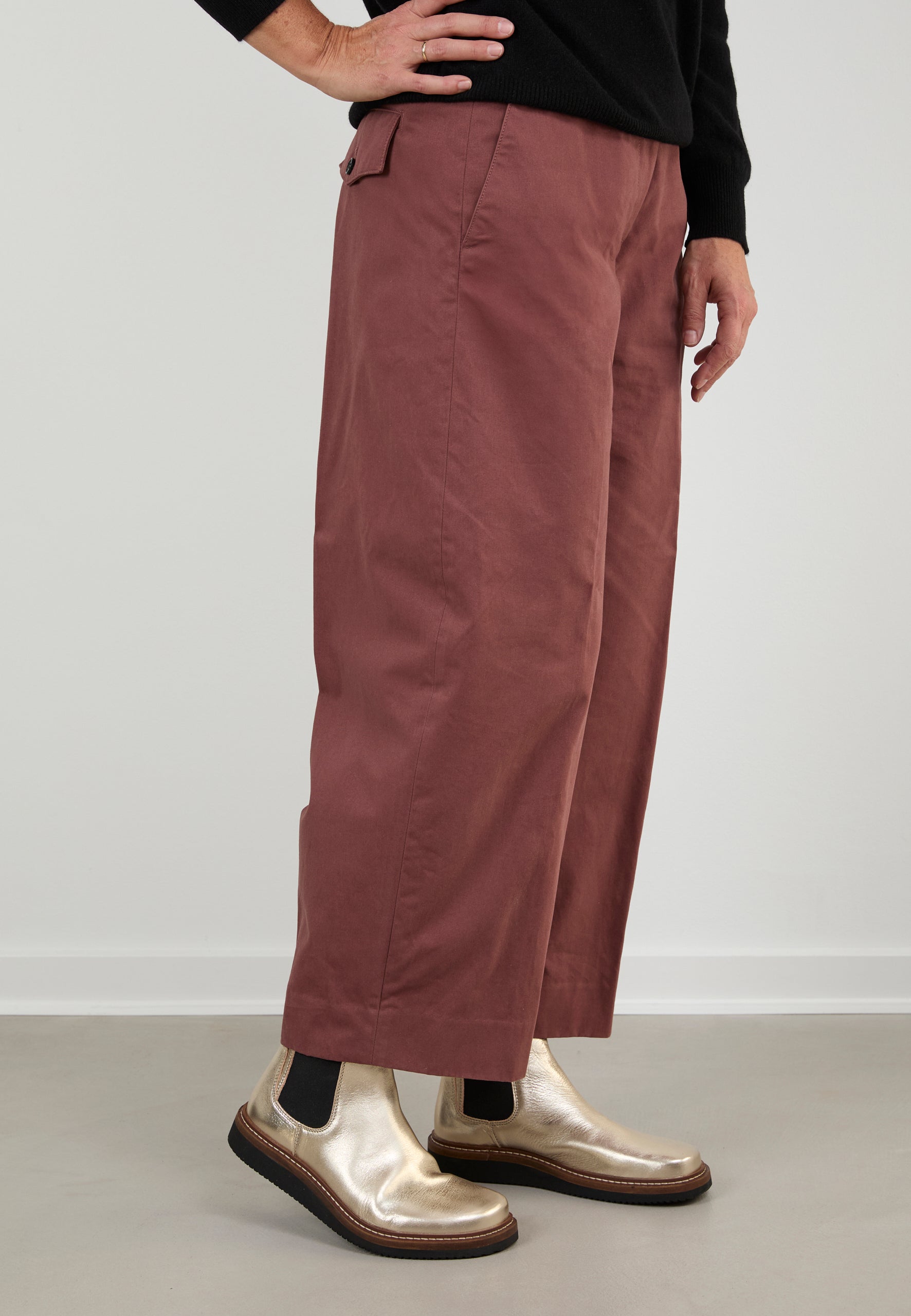 Nature Footwear Gry Støvle med elastik I siderne Metallic læder farve Gold med ydersål af naturgummi med læderrand 