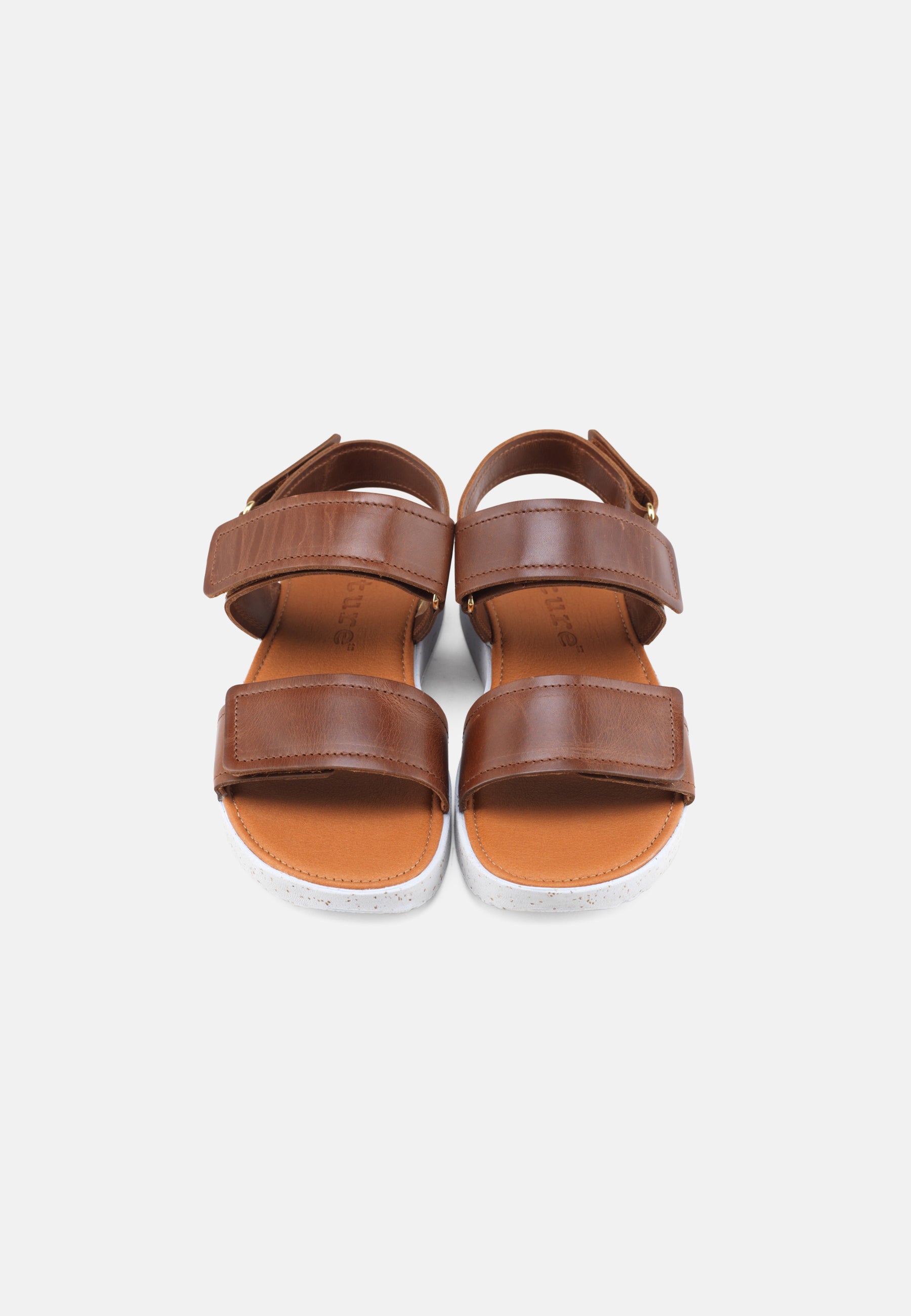 Nature Footwear Karen Sandal Læder farve Tobacco med såler af hvid naturgummi