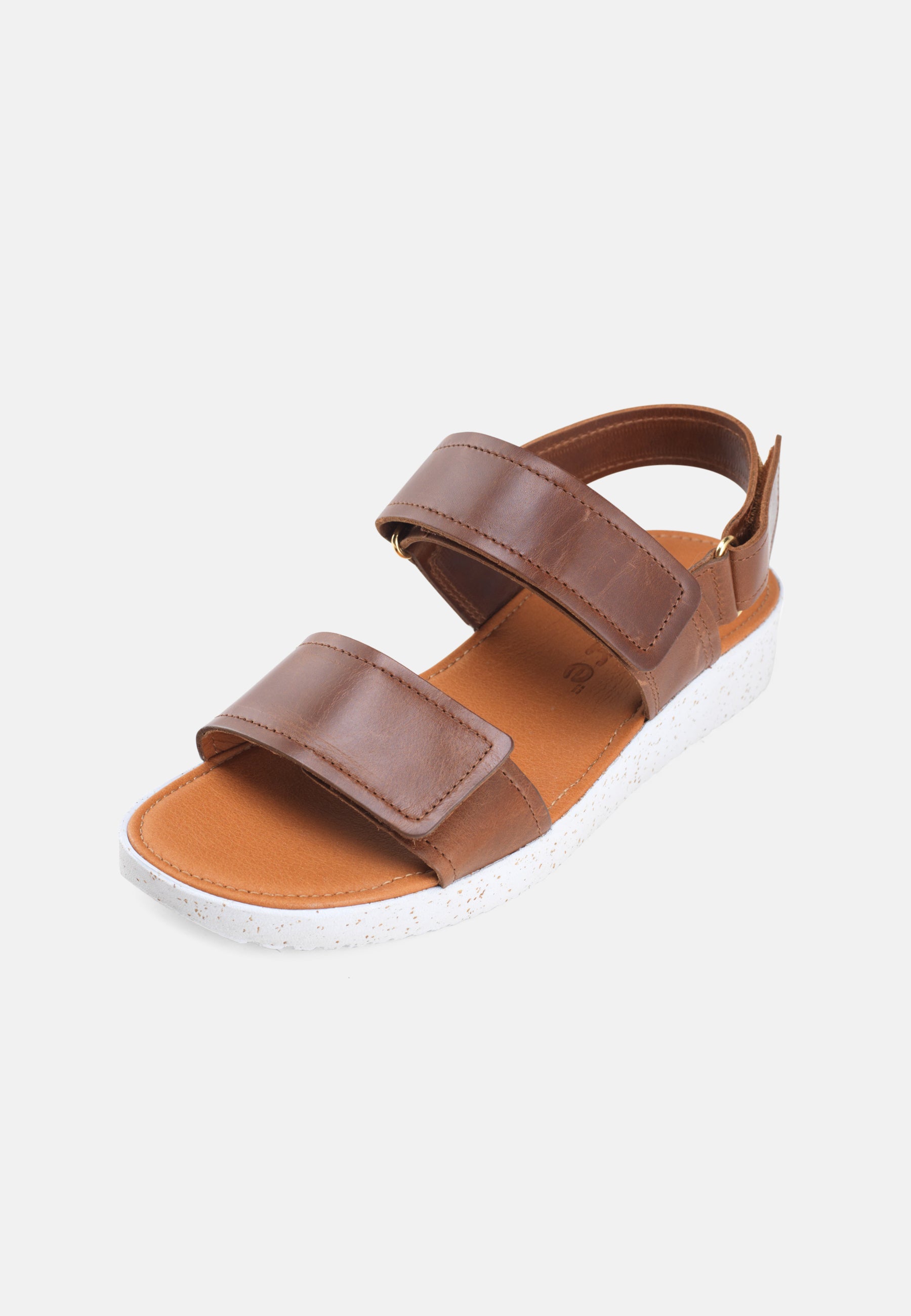 Nature Footwear Karen Sandal Læder farve Tobacco med såler af hvid naturgummi