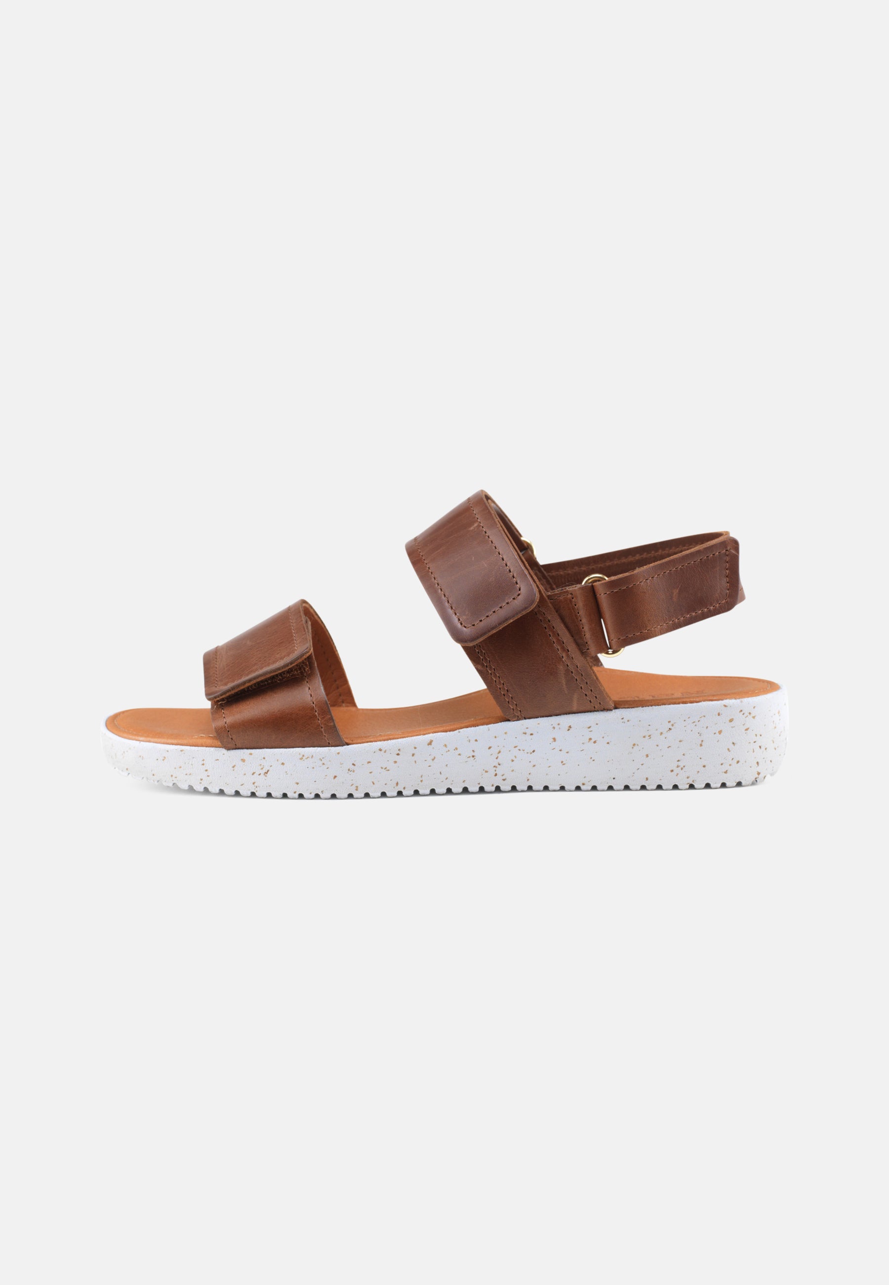 Nature Footwear Karen Sandal Læder farve Tobacco med såler af hvid naturgummi