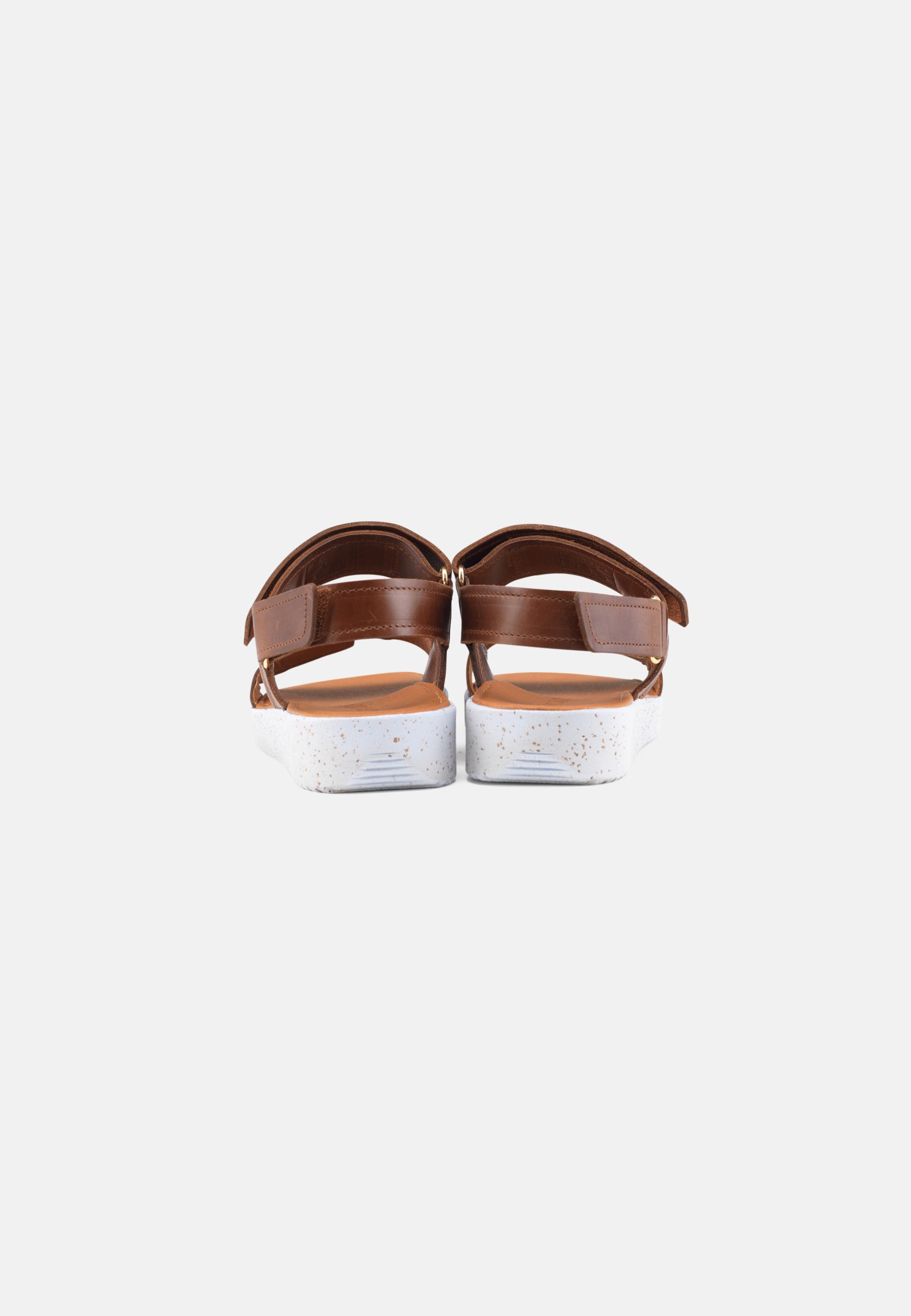Nature Footwear Karen Sandal Læder farve Tobacco med såler af hvid naturgummi