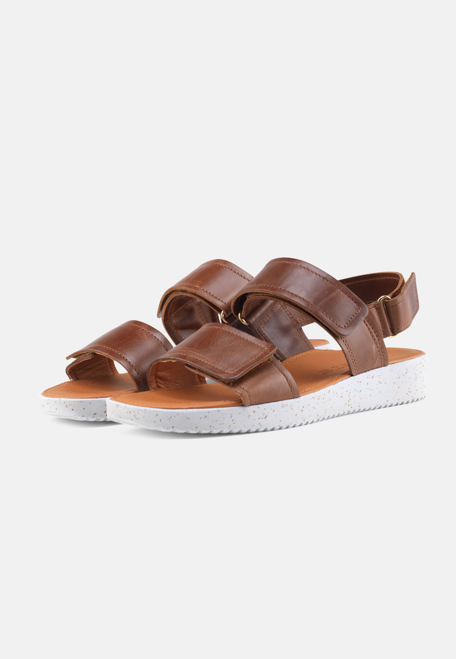 Nature Footwear Karen Sandal Læder farve Tobacco med såler af hvid naturgummi