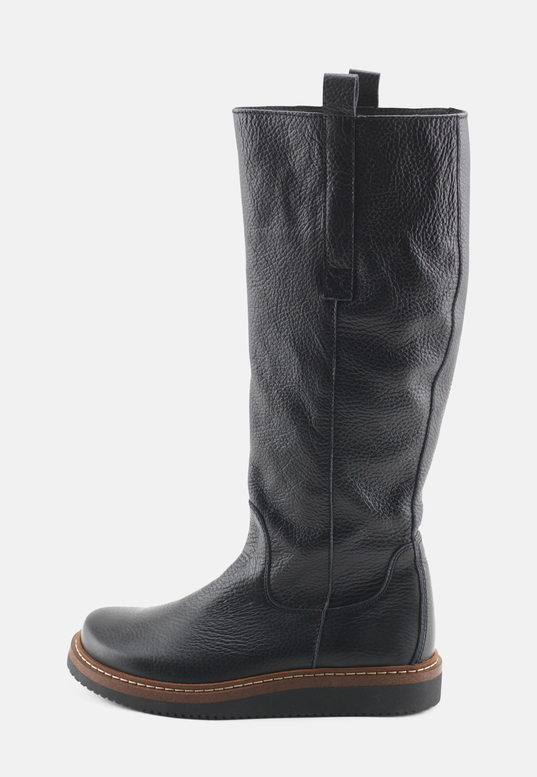 Nature Footwear Liv langskaftet støvle Læder farve Black med lynlås på indersiden. 