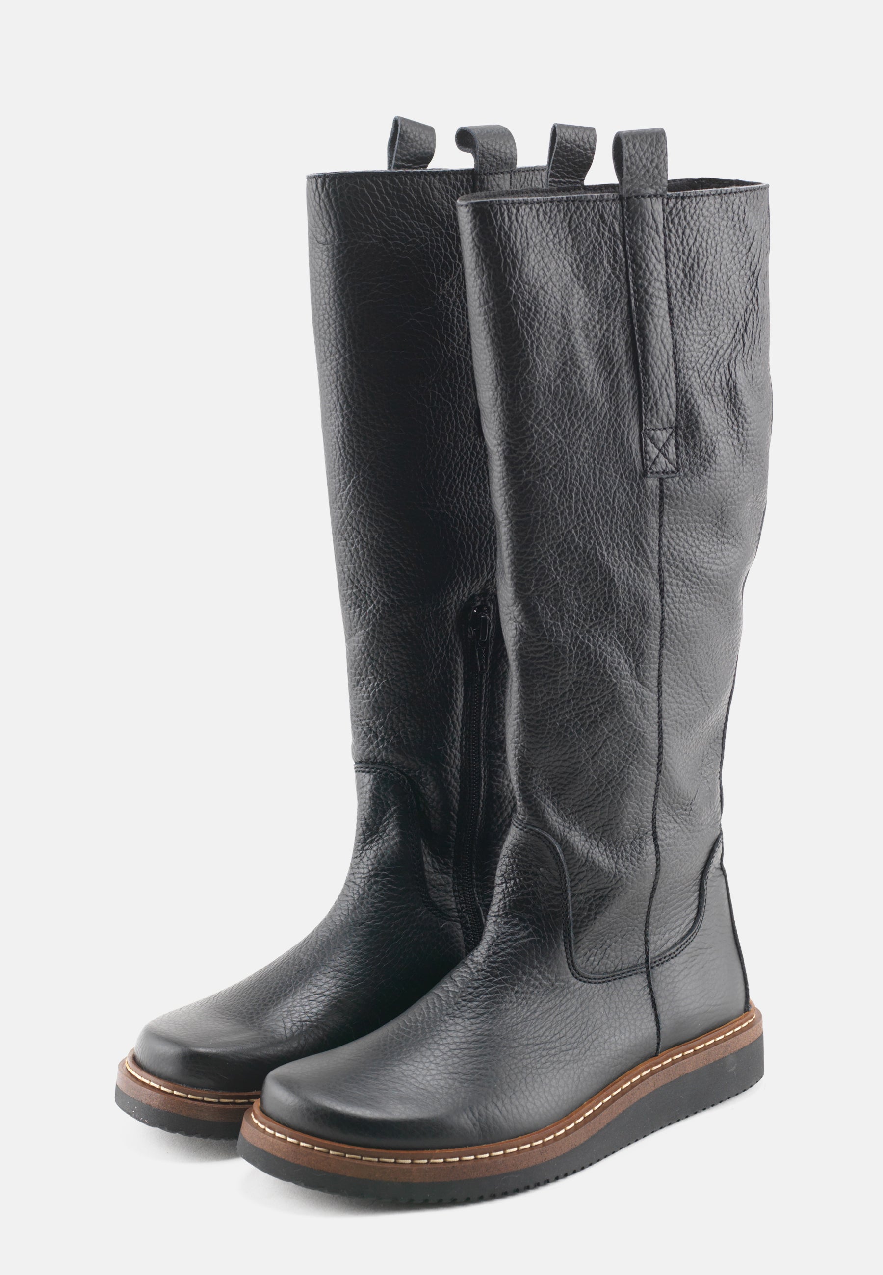 Nature Footwear Liv langskaftet støvle Læder farve Black med lynlås på indersiden. 