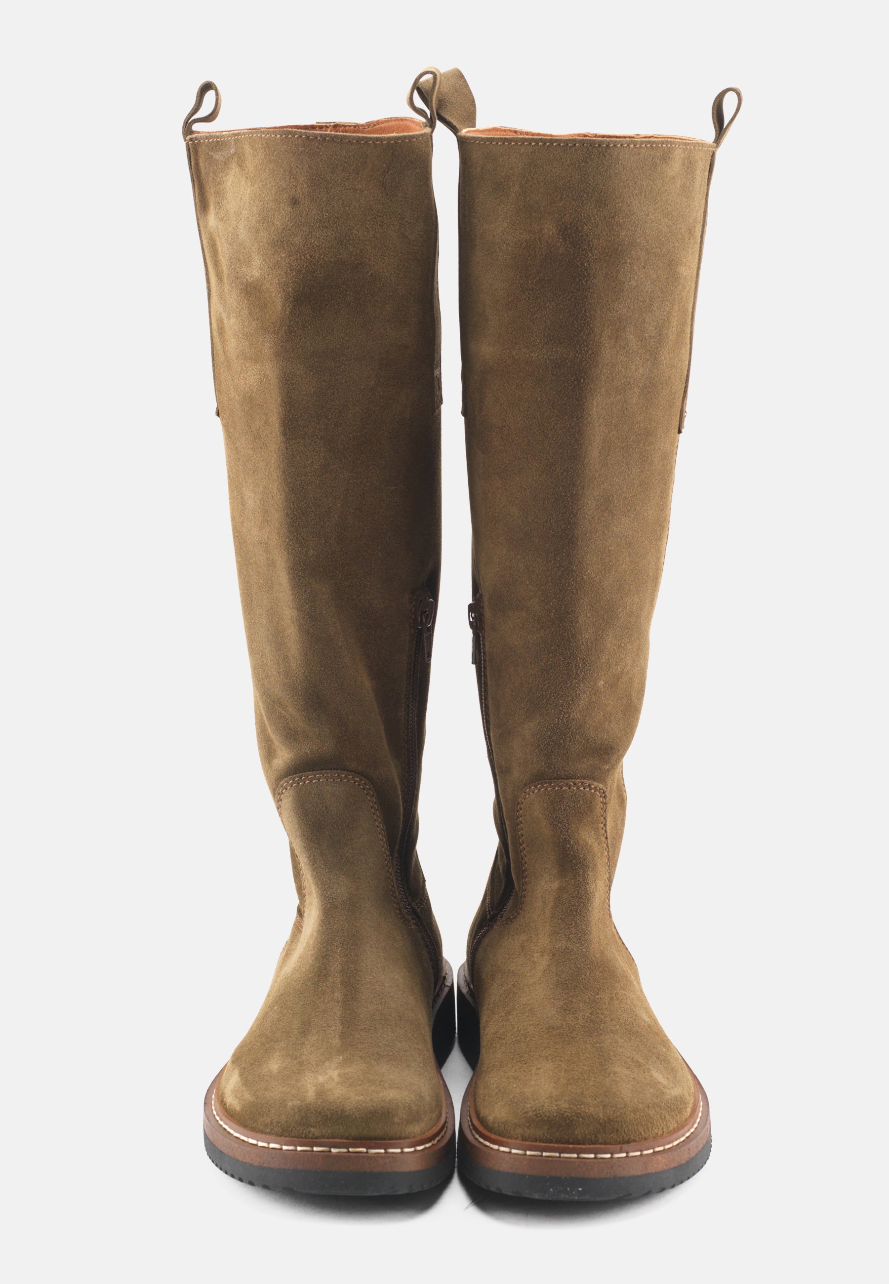 Nature Footwear Liv langskaftet støvle Suede Læder farve Olive med lynlås på indersiden. 