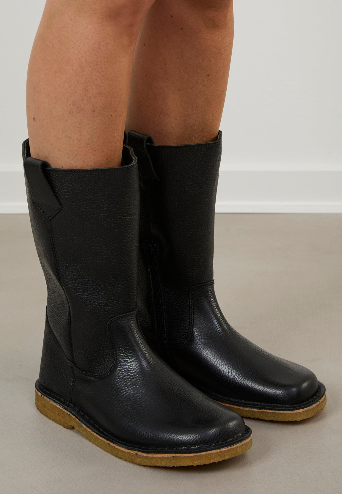 Nature Footwear Luna Pull on støvle med lynlås på indersiden i Læder farve Black med ægte rågummisål