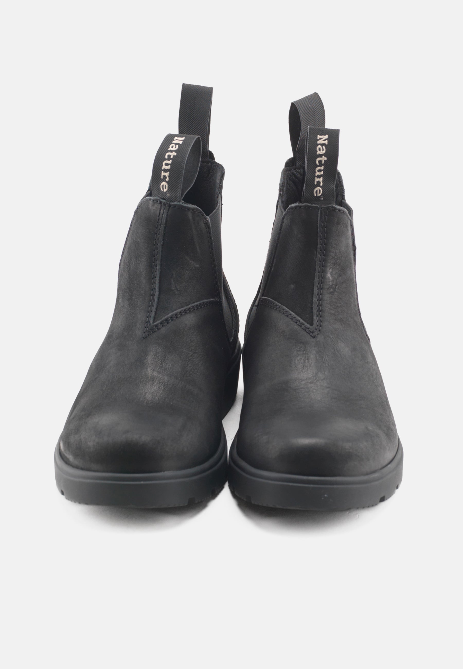 Nature Footwear Nora Støvle med elastik i siderne i Oil Nubuck læder farve Black med sål af naturgummi