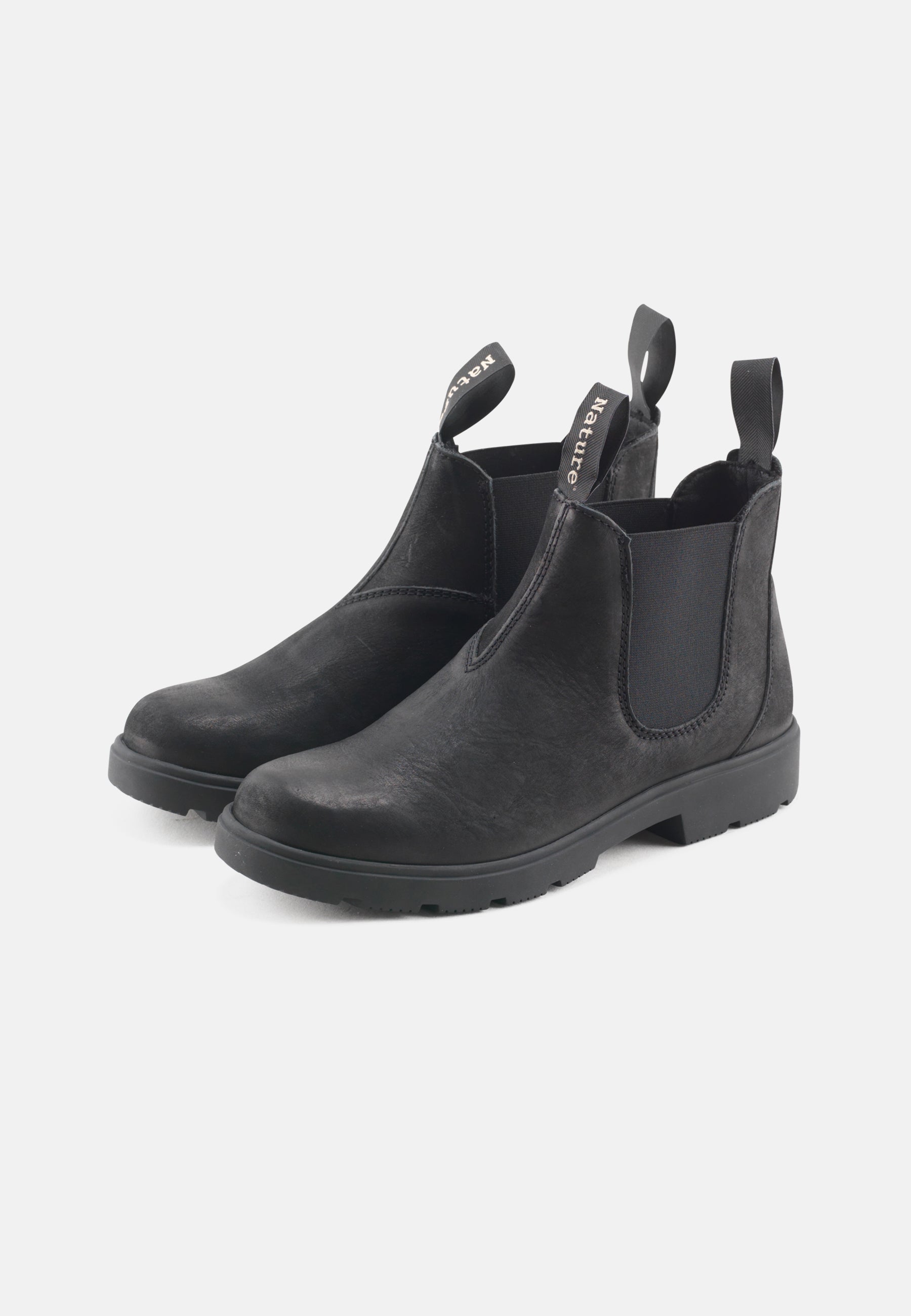 Nature Footwear Nora Støvle med elastik i siderne i Oil Nubuck læder farve Black med sål af naturgummi